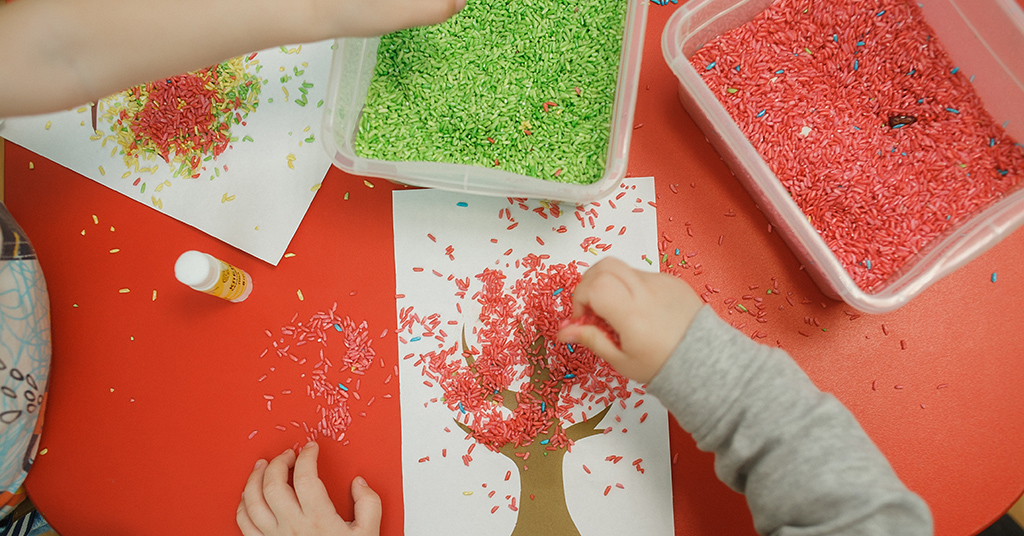 Cómo hacer arroz de colores para niños