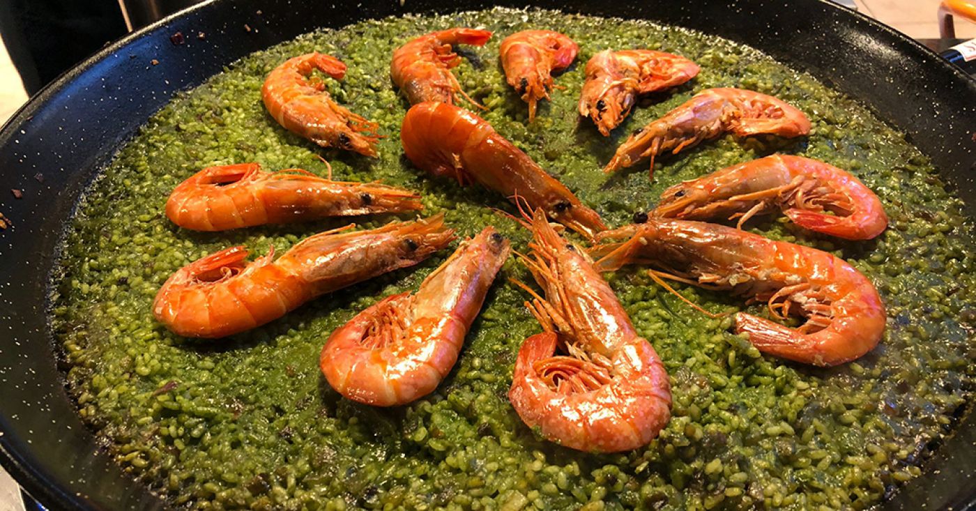 Arròs verd amb gambes a l'aroma d'alfàbrega