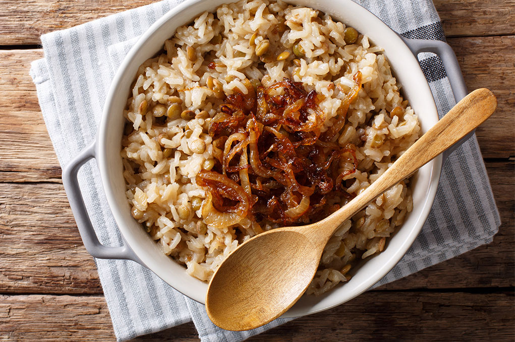 Arroz con cebolla caramelizada