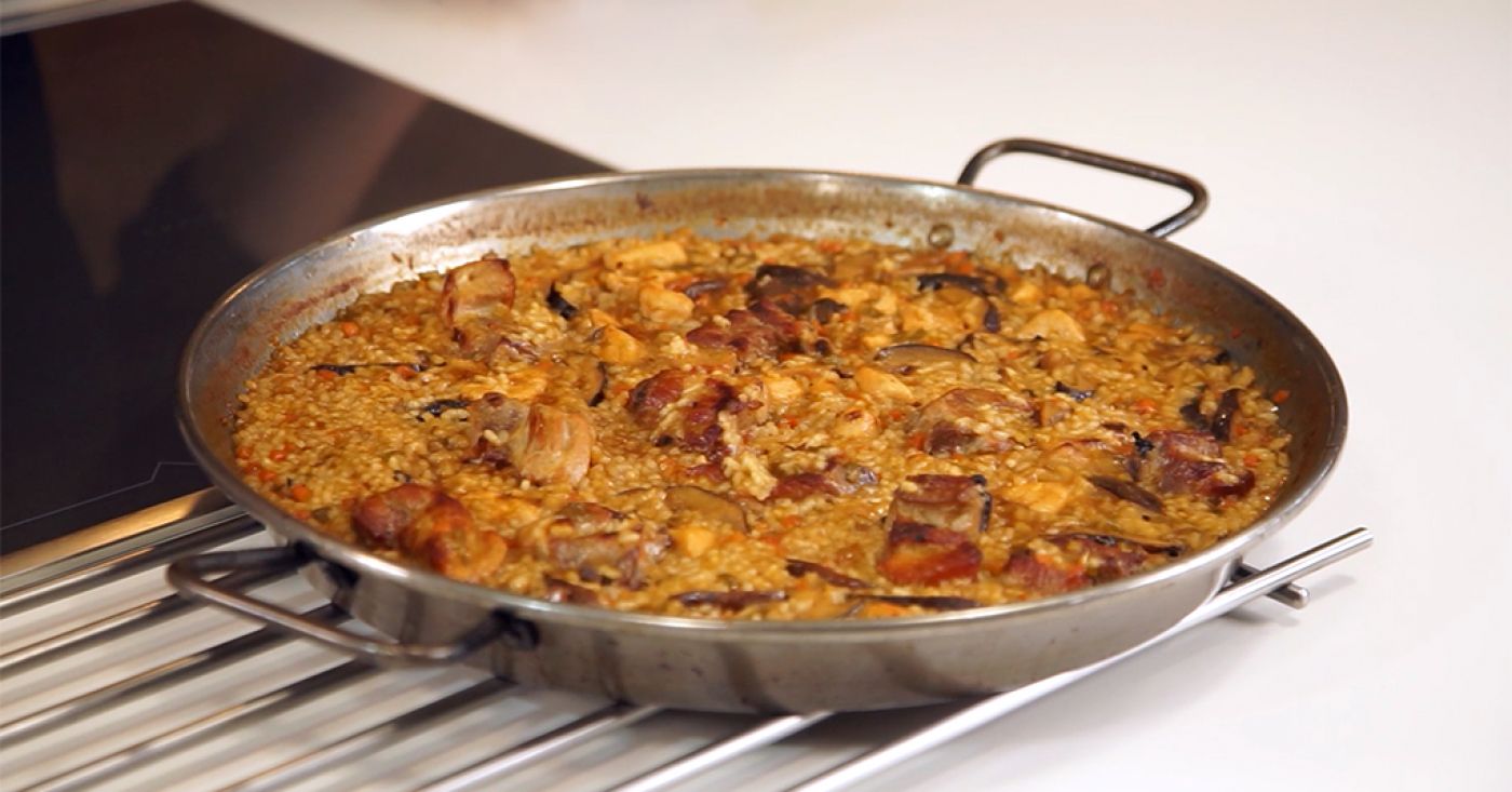 Arroz con costilla, pollo y shiitakes