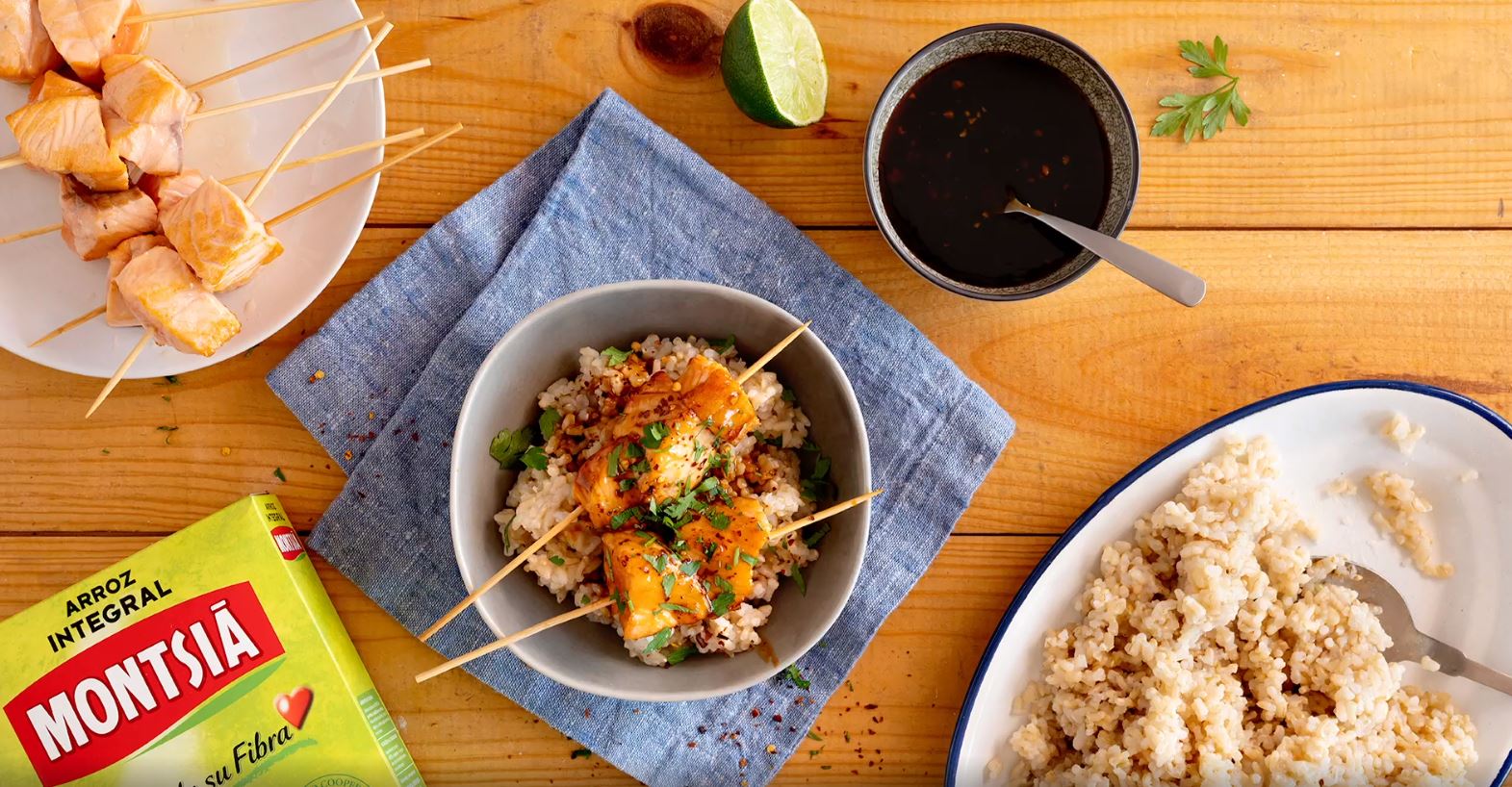 Arroz integral con salmón y salsa teriyaki