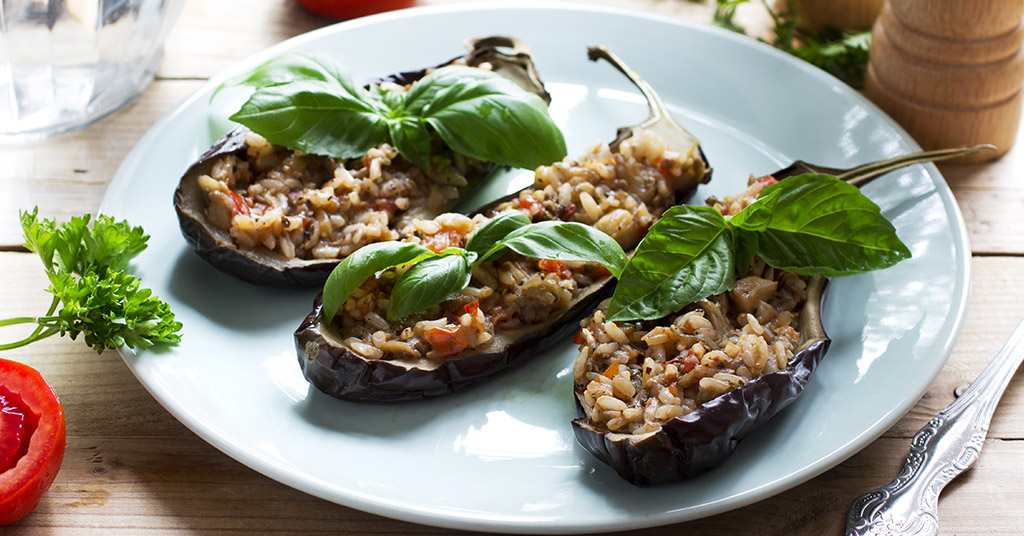 Berenjenas rellenas de arroz y pollo