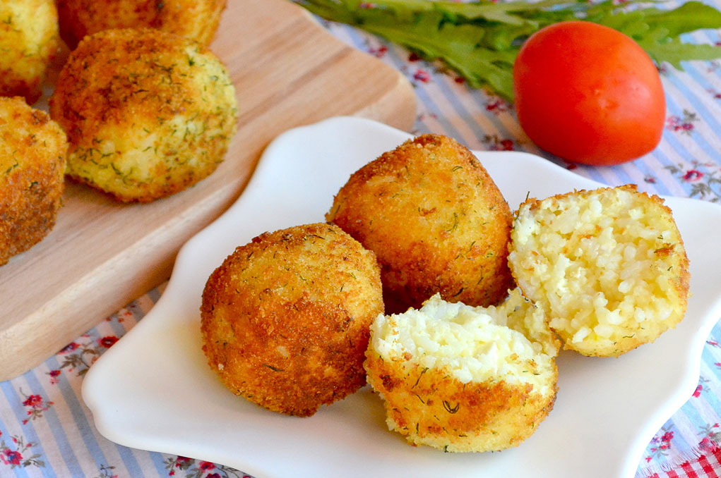 Croqueta de arroz y queso