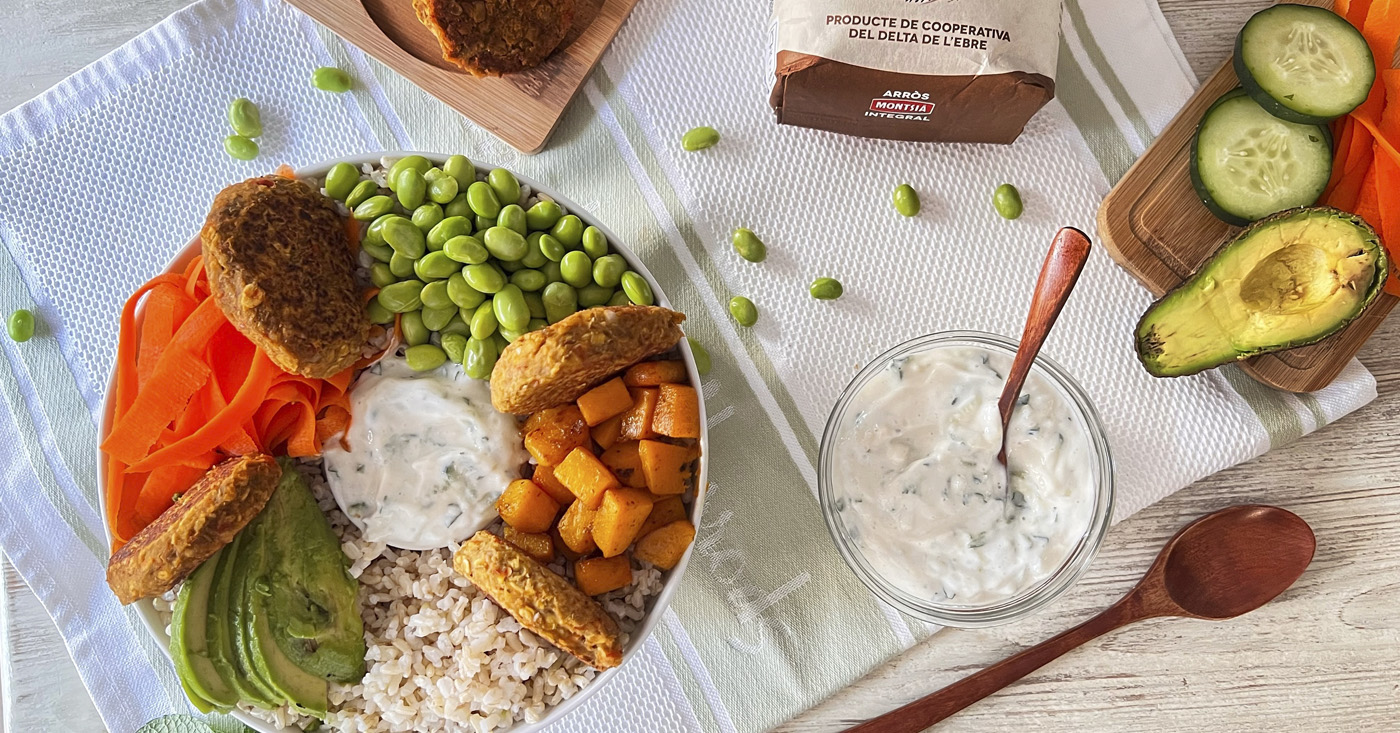 Delta Poké Bowl vegano con falafel de lentejas