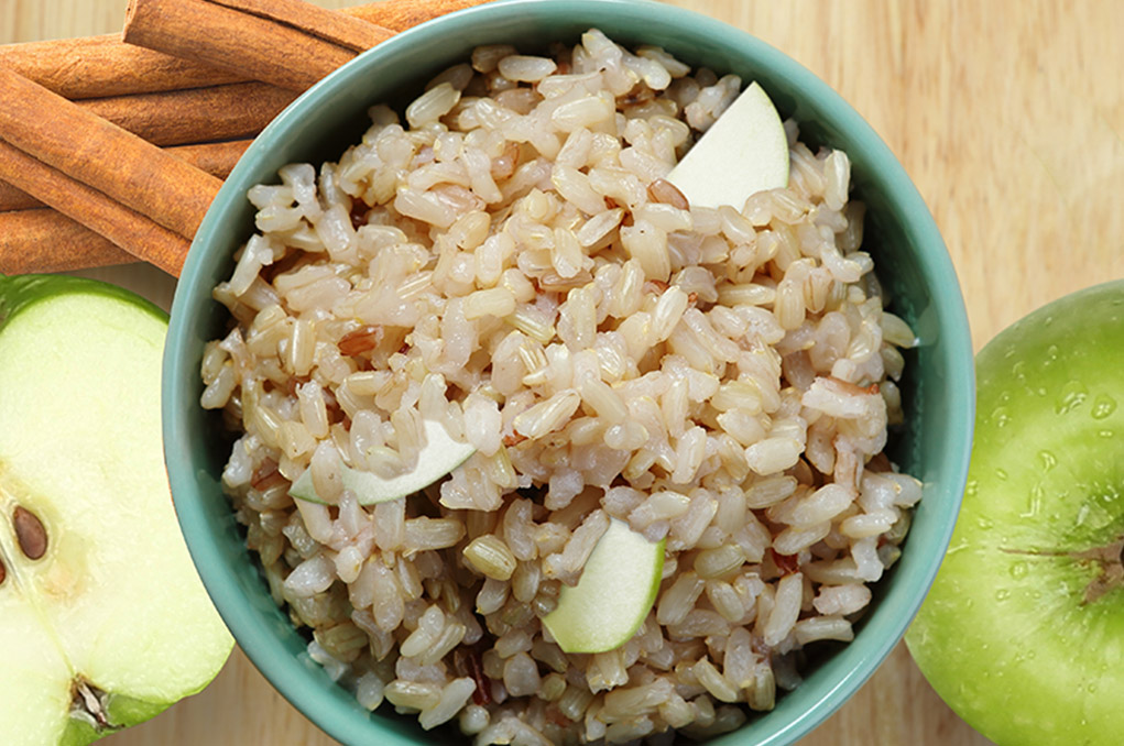 Postre de arroz integral con manzana